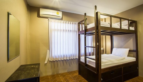4 Beds Mixed Dorm