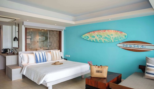 Deluxe Room, 1 King Bed, Non Smoking, Pool Access