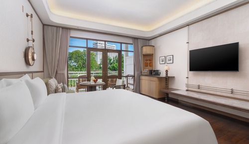Family Room, 1 King Bed, Terrace (Pool)