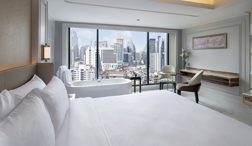 Jacuzzi Corner Club Lounge Access