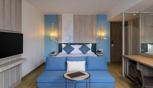 Junior Suite, 1 King Bed, Mountain View