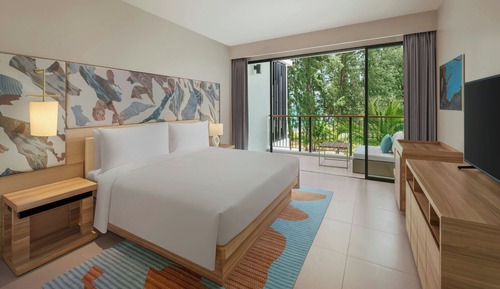 Deluxe Room, 1 King Bed, Balcony, Pool View (Balcony)