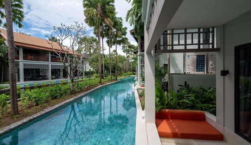 Deluxe Room, 1 King Bed, Pool Access