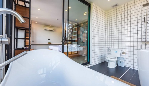 VIP Gallery Room with Private Bathroom