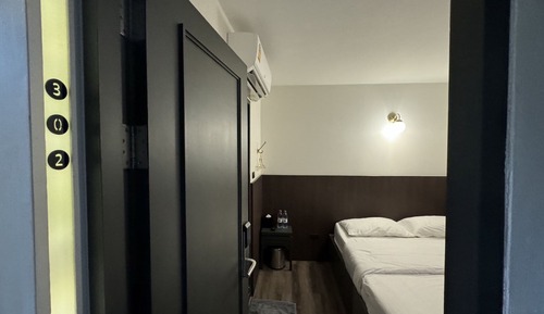 Double Room, No Windows