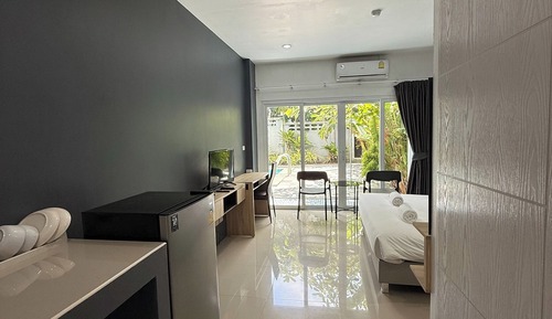 Grand Deluxe Pool Access
