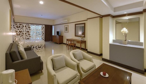 Deluxe Room, 1 King Bed (Grand Deluxe)