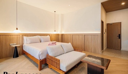Room, Pool View