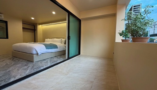 Deluxe Room, Balcony