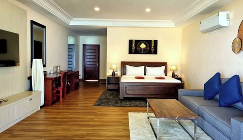 Luxury Suite