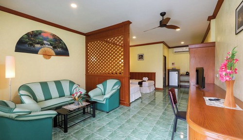Deluxe Suite, 2 Twin Beds, Garden View