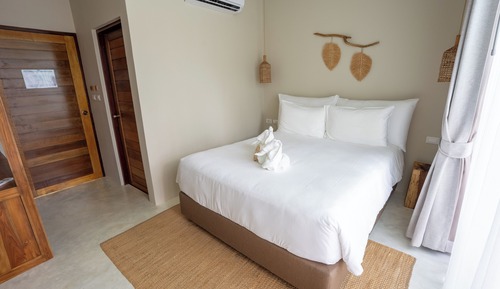 Room, 1 Queen Bed, Pool View