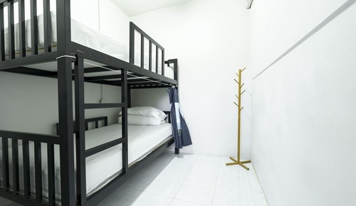 Private room for 2 people(shared toilet)