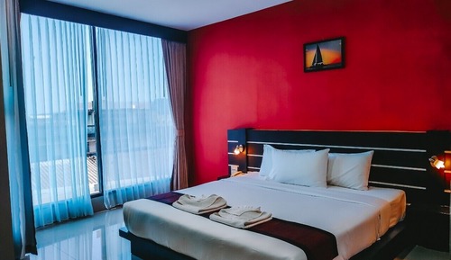 Standard Room, 1 King Bed, Non Smoking, Private Bathroom
