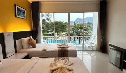 Superior Twin Room, Pool View