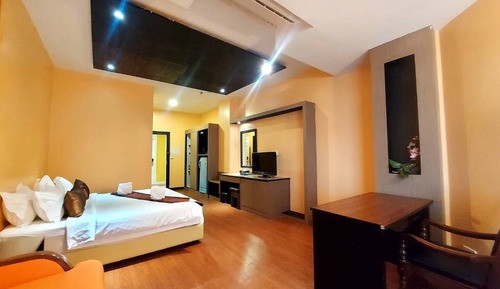 Standard Room, 1 King Bed, Corner