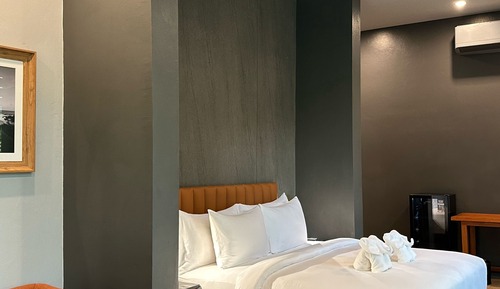 Deluxe Suite, Hill View