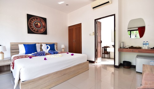 Comfort Double Room, 1 King Bed, Partial Sea View