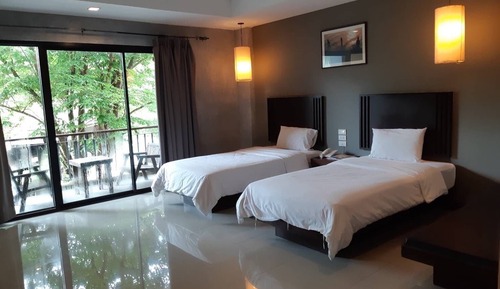 Deluxe Twin Room (Building)