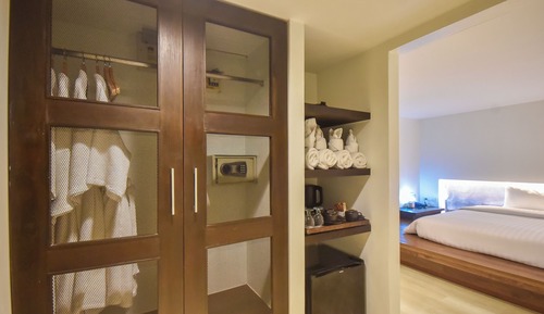 The Cove Suite