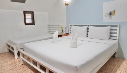 Standard Double Room with Shared Bathroom