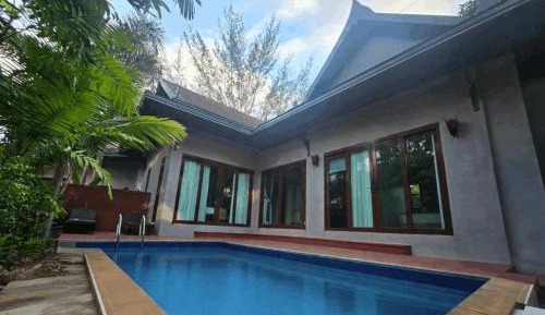 Three-Bedroom Villa with One King Bed, Two Queen Beds and Private Pool Access - Non-Smoking