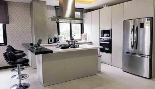 Three-Bedroom Apartment with Balcony