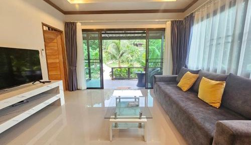 Bungalow with Garden View