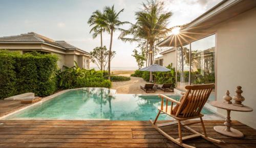 Two-bedroom Beachfront Family Pool Villa