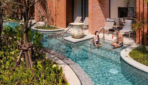 Deluxe King Room - Pool Access