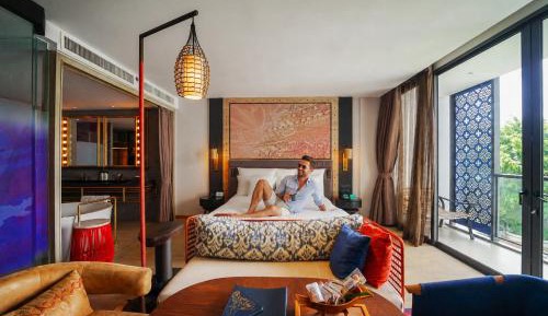King Suite with Garden View