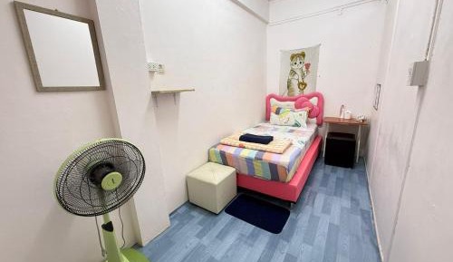 Single Room with Shared Bathroom