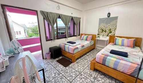 Twin Room with Balcony with Shared Bathroom