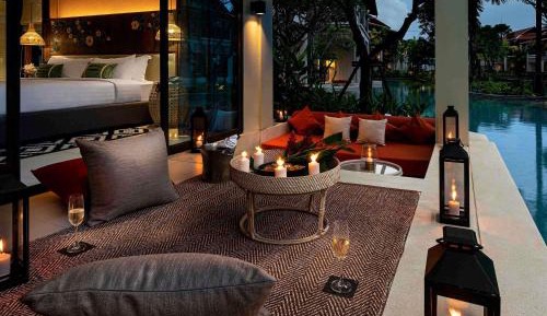 Deluxe King Room with Pool Access