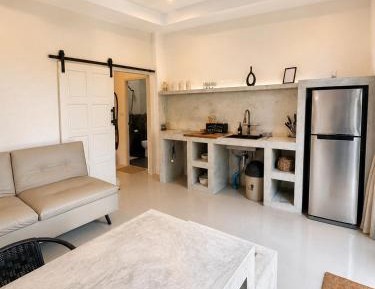 One-Bedroom Apartment with Sea View and Balcony