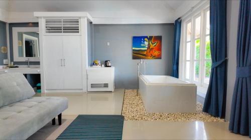 Villa - Beach Front