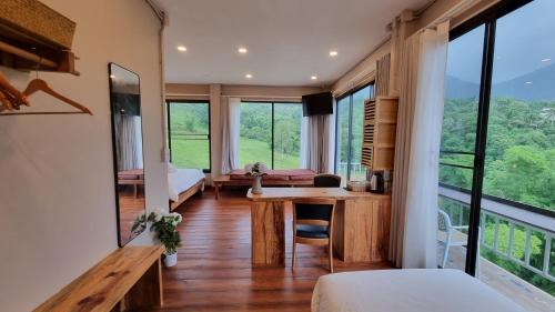 Quadruple Room with Terrace