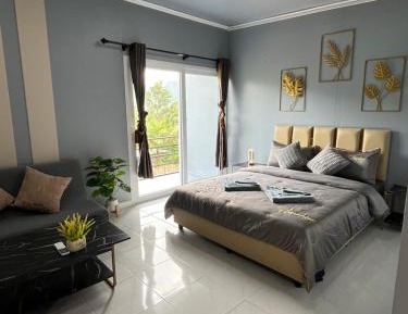 Standard Queen Room