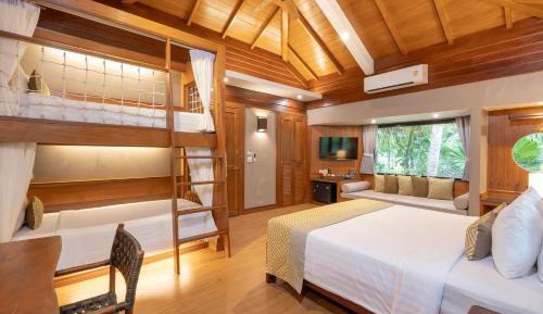 Deluxe Family Room with Bunk Beds