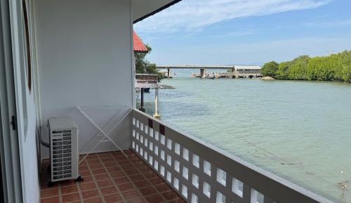 Twin Room with View