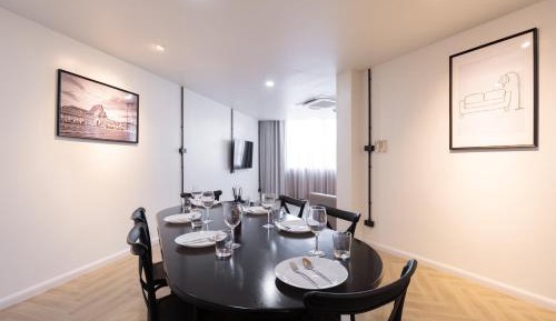 Deluxe Family Room