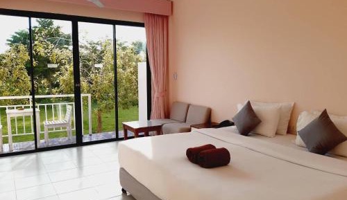 Deluxe Double Room (2 Adults + 1 Child)