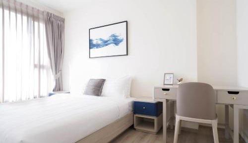 One-Bedroom Apartment with Balcony