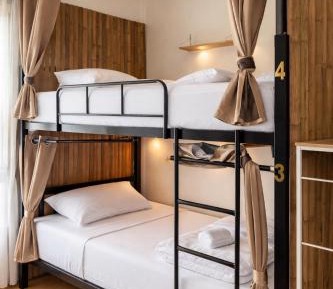 Single Bed in Mixed Dormitory Room