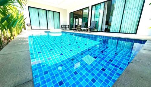 Deluxe Double or Twin Room with Pool View