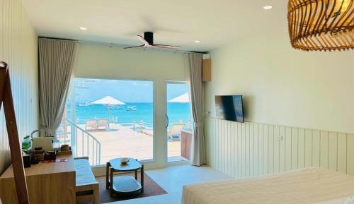 Deluxe Double Room with Balcony and Sea View