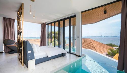 Suite with Private Pool
