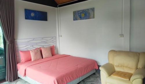 Deluxe Room (2 Adults + 1 Child)
