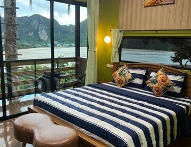 Deluxe Double Room with Balcony and Sea View