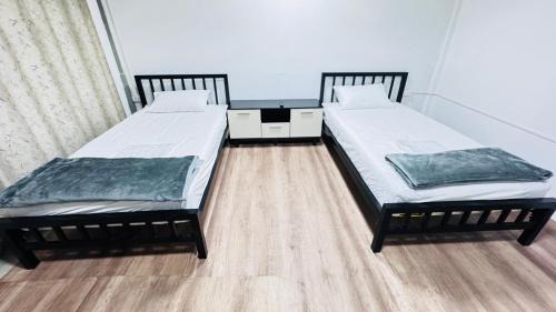 Queen Room with Shared Bathroom
